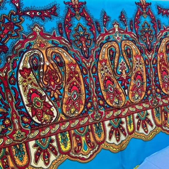 Paisley patterned scarf. Made in China. - Picture 3 of 3